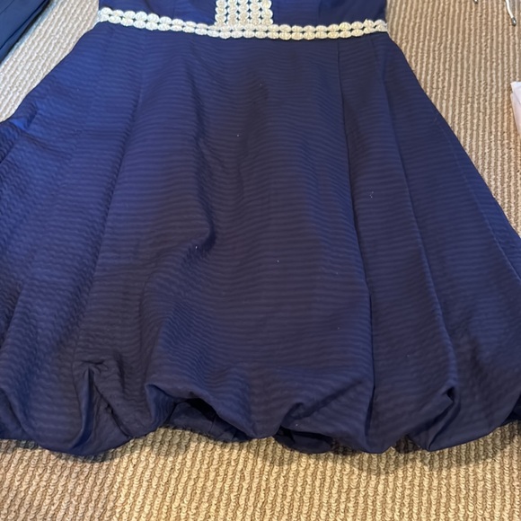 LIKE NEW LILLY PULITZER regency bubble hem navy gold dress size 0 - Picture 12 of 12